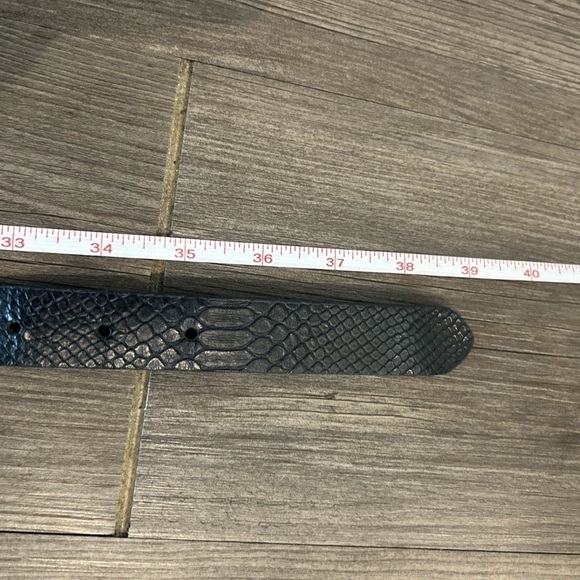 Lines Pelle - Black Croc Textured Belt - Size S - Picture 3 of 5